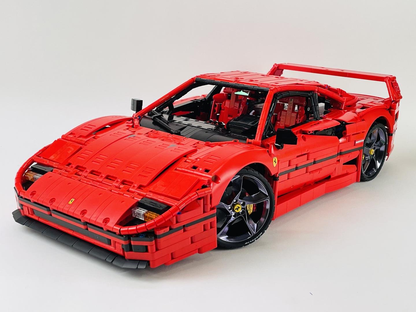 Ferrari F40 1:8