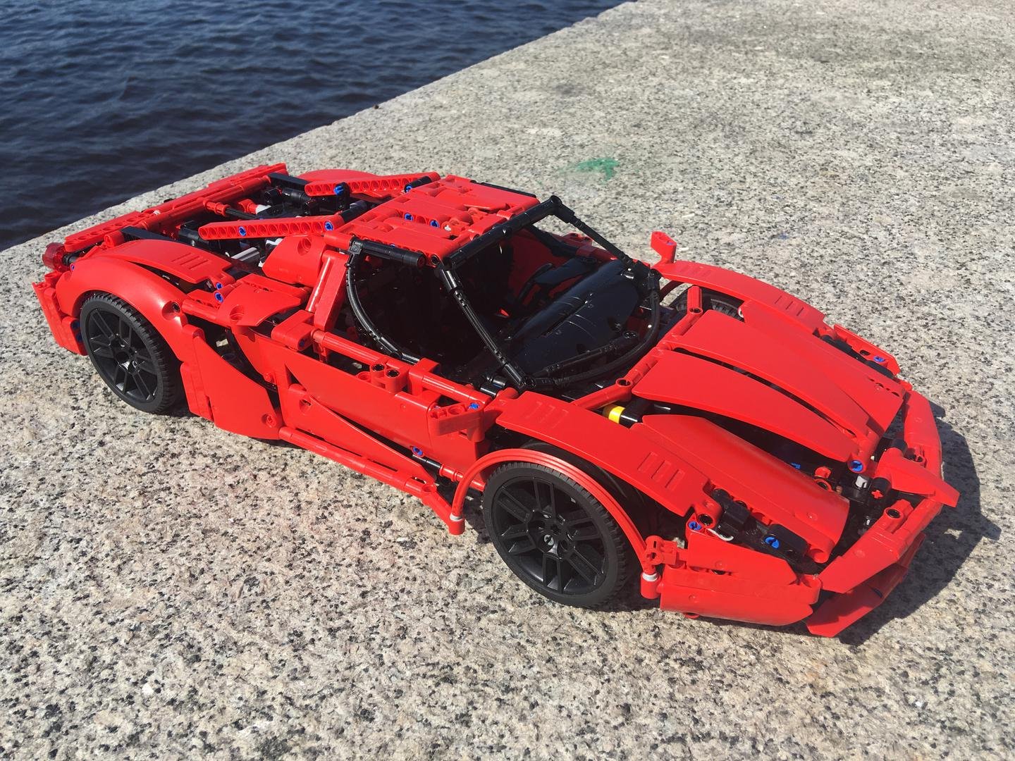 Ferrarl Enzo